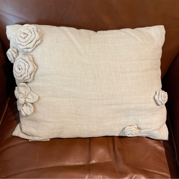 Pottery Barn Other - 12 x 16 Pottery Barn linen accent pillow
